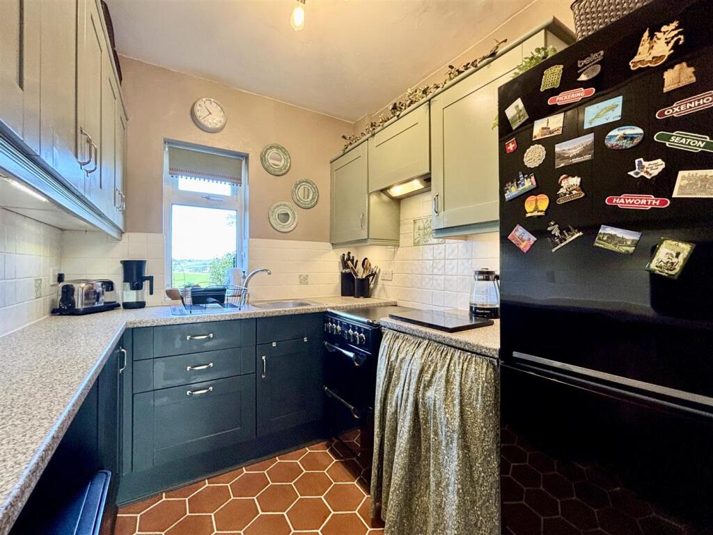 Additional image 24 of Fieldway, Clayton, Bradford