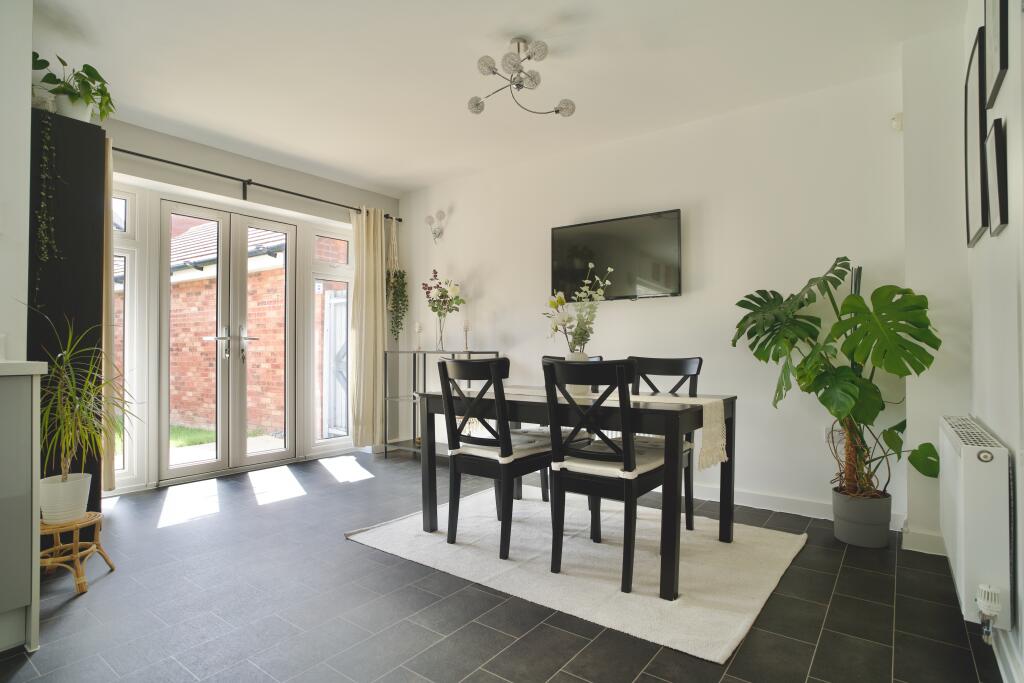 House in Southampton - More