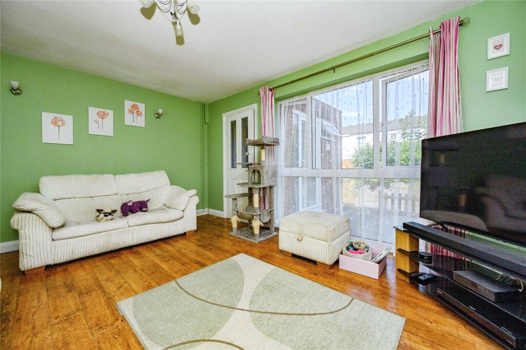 House in Houghton Regis, Central Bedfordshire - View 4