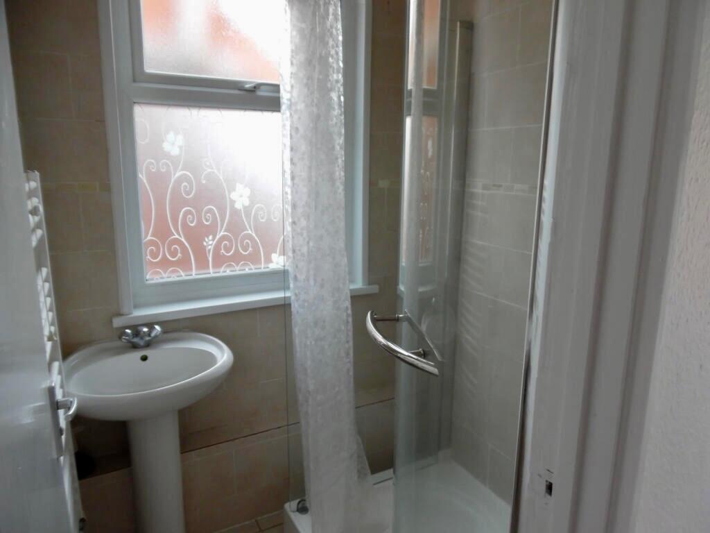 House in Northampton, West Northamptonshire - View 2