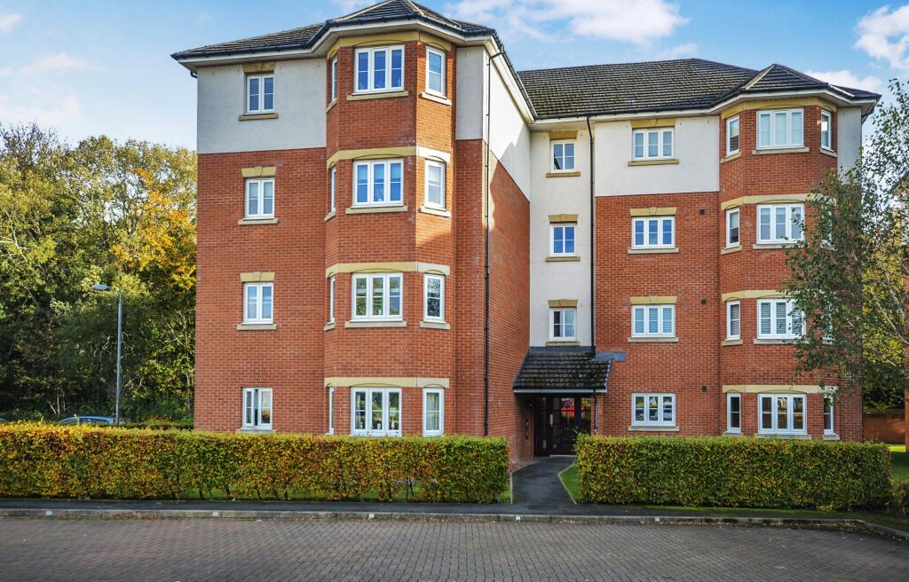 2-bed flat on Philips Wynd, Hamilton, South Lanarkshire, £145,000