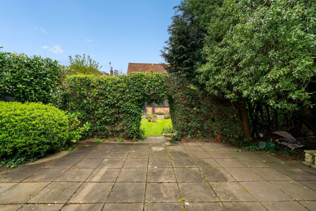 West End Lane, Esher, KT10 – pohled 3