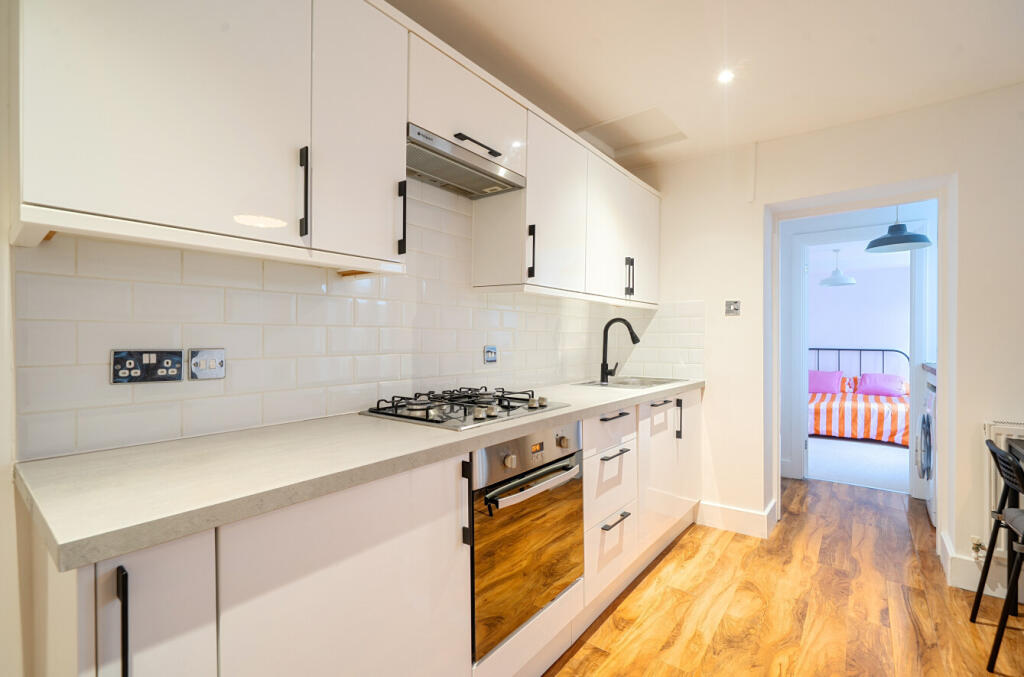 Apartment in Hove, Brunswick - View 3