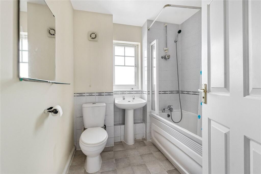 Apartment in Twickenham - More