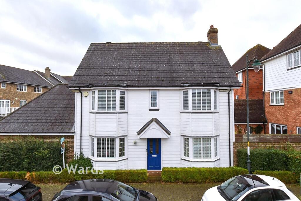 4-bed detached on Queen Street, Kings Hill, West Malling, Kent, £363,500