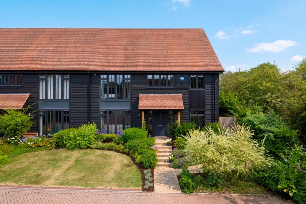 4 bedroom semi-detached house for sale in Fullers Way, Biddenden