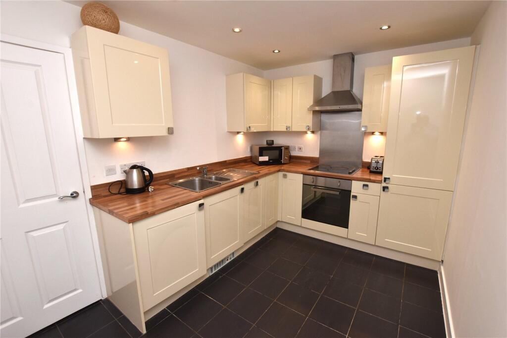 108 Thornton Road, Bradford, West Yorkshire photo 4