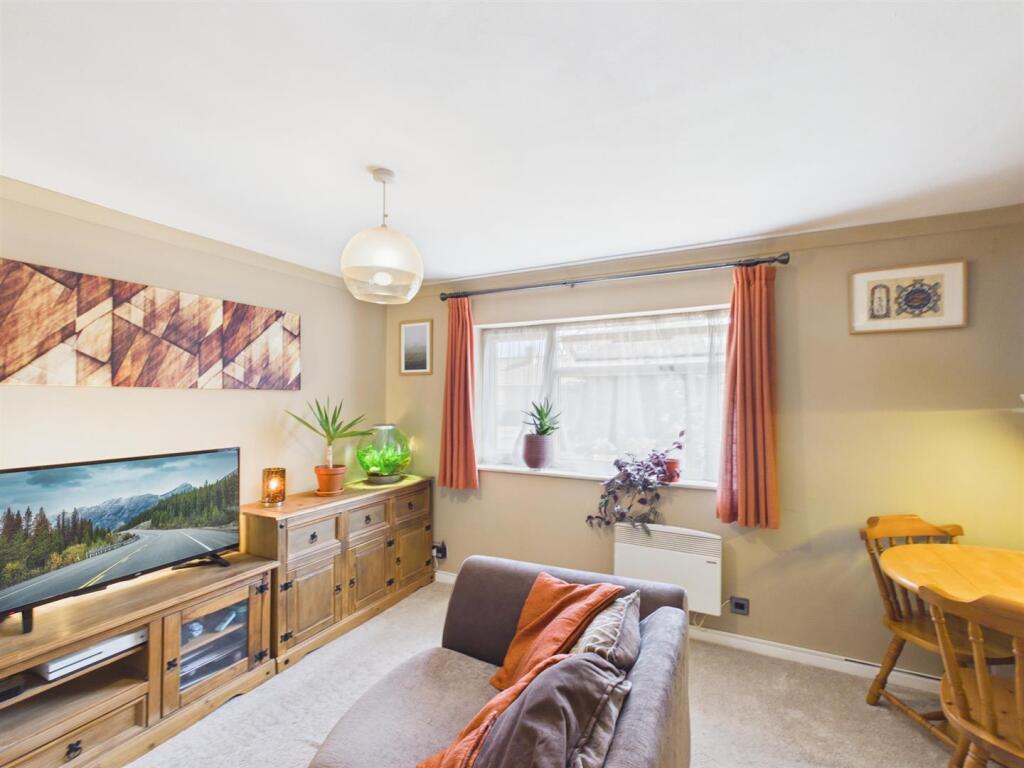Apartment in Aylesbury, Haydon Hill - View 4