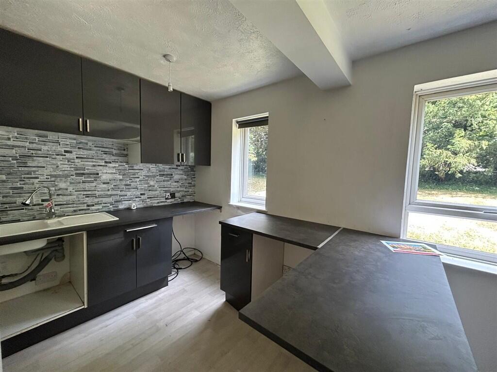 Apartment in Croydon - View 3