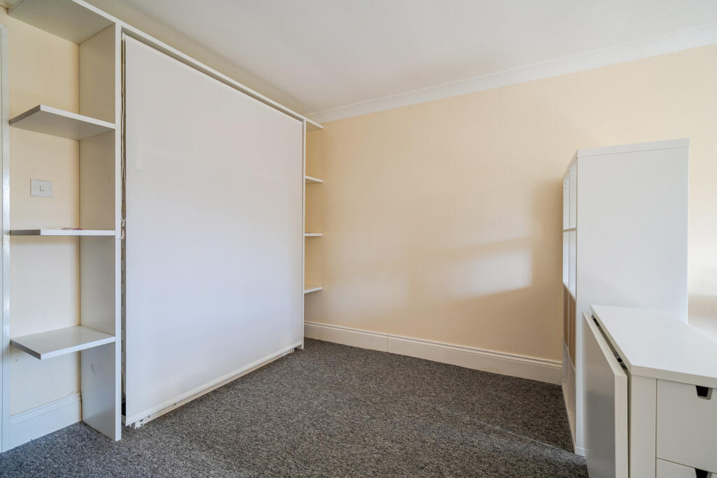 Apartment in Torquay - More