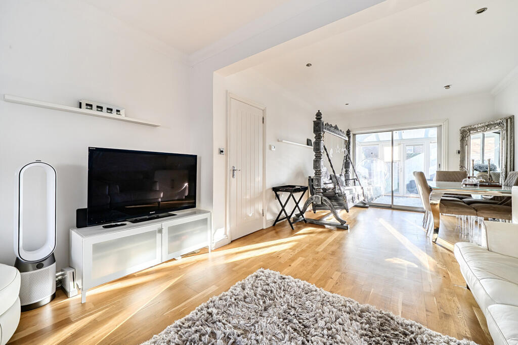 House in Slough - View 2