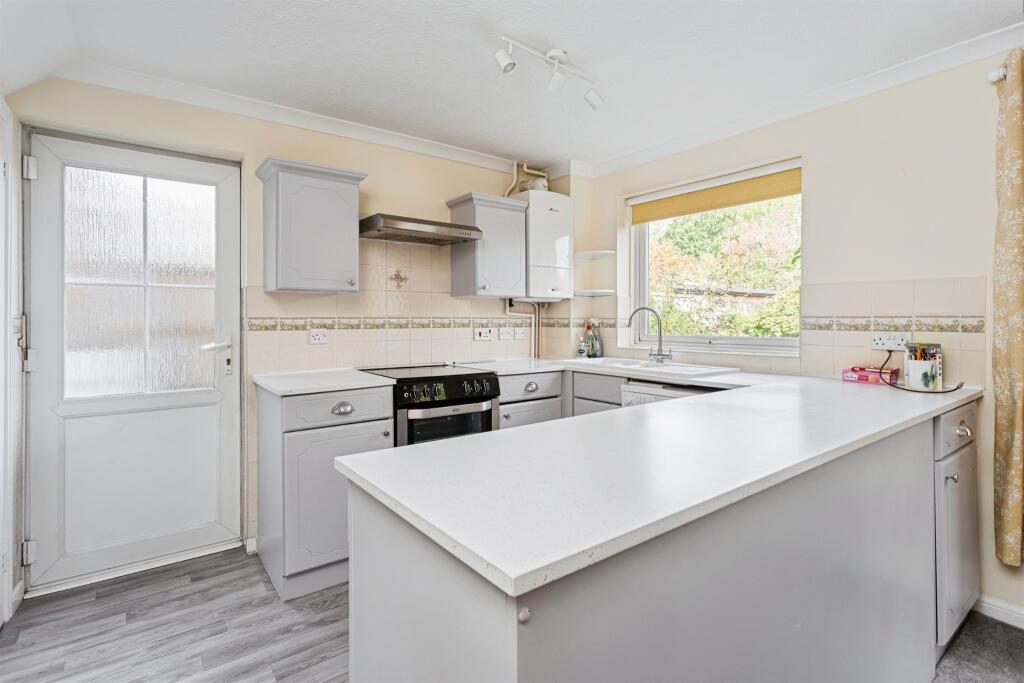 House in Burgess Hill, Abbotsford - More