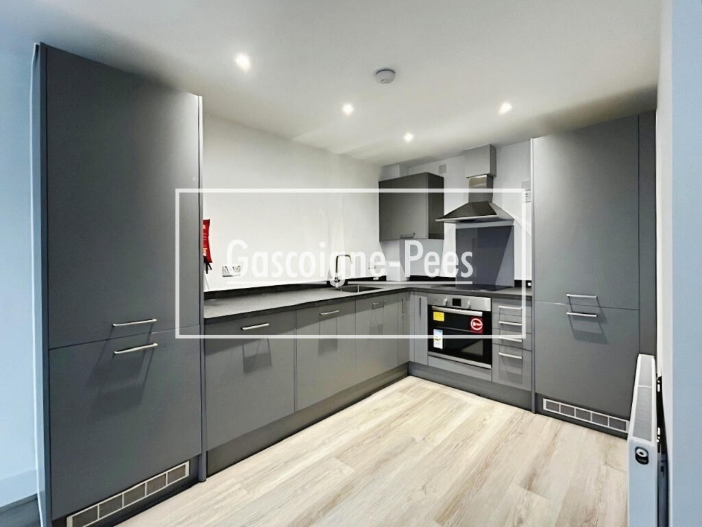 Main image of property: Farnborough, GU14