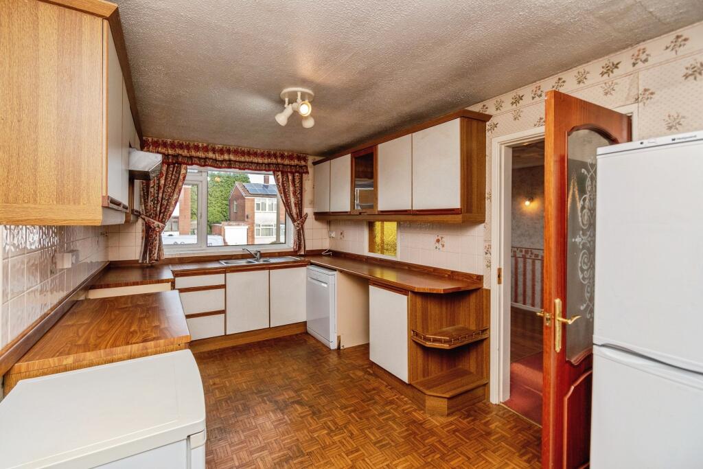 Wyvern Grove, Cannock, WS12 photo 4
