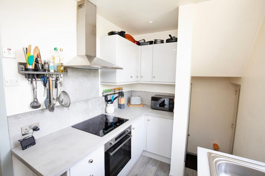 House in Calderdale, Thornhills - View 3