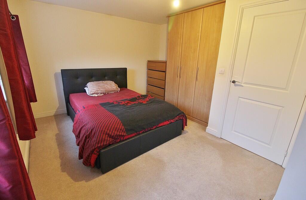 Allenby Road, Yew Gardens , Waterlooville photo 4