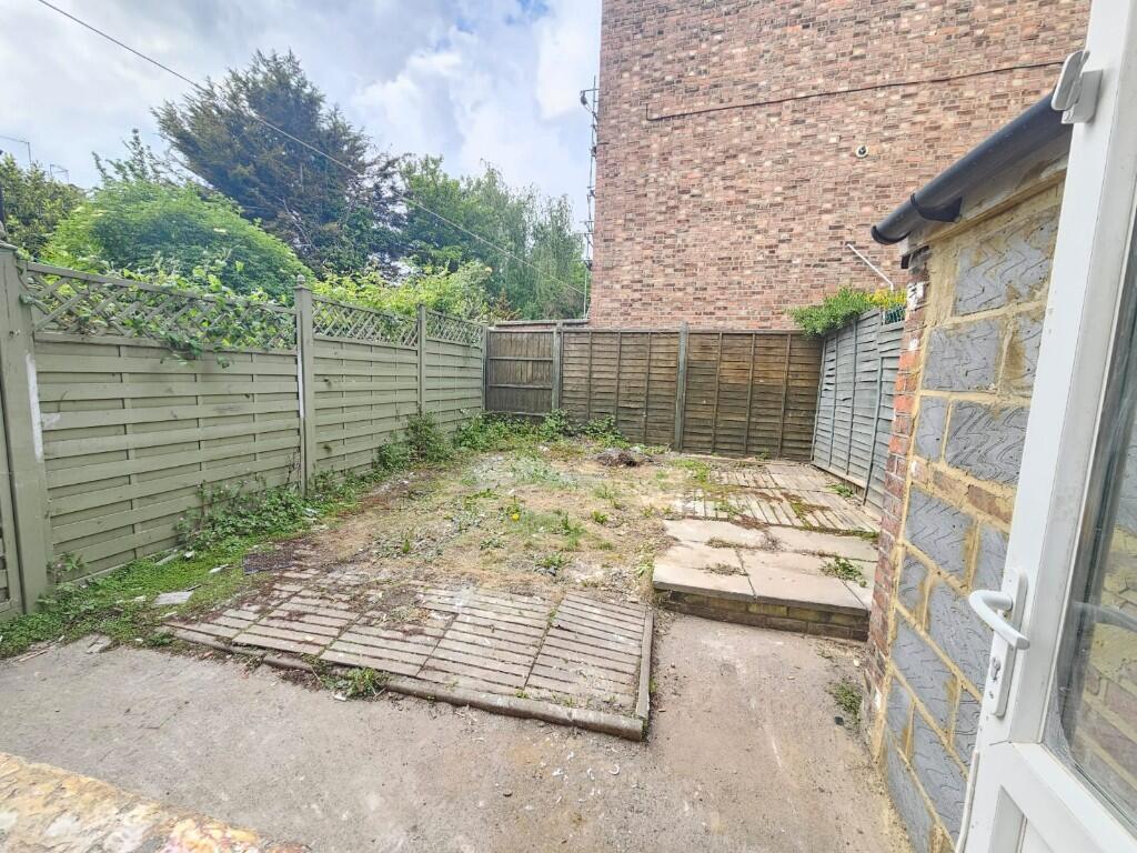 2 bedroom ground floor flat for rent