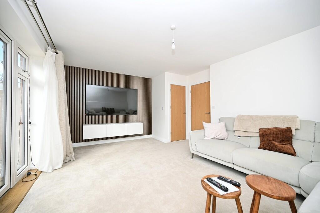 Shaughnessy Way, Houlton, Rugby photo 3