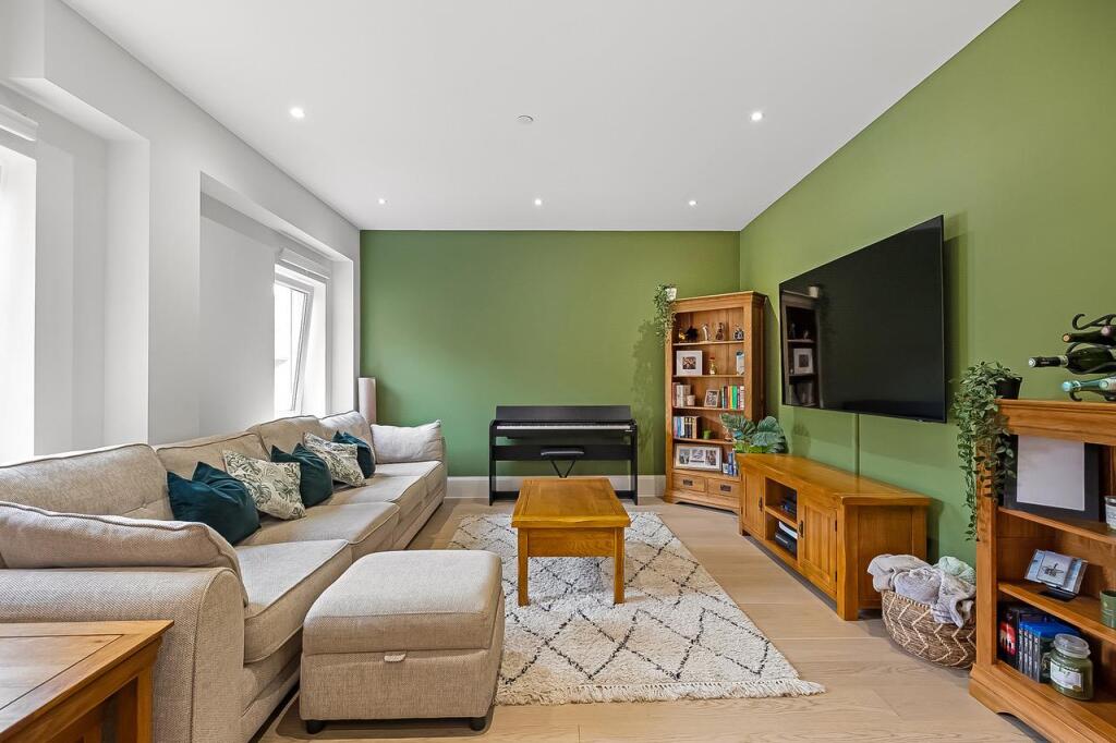 Apartment in Croydon - View 4
