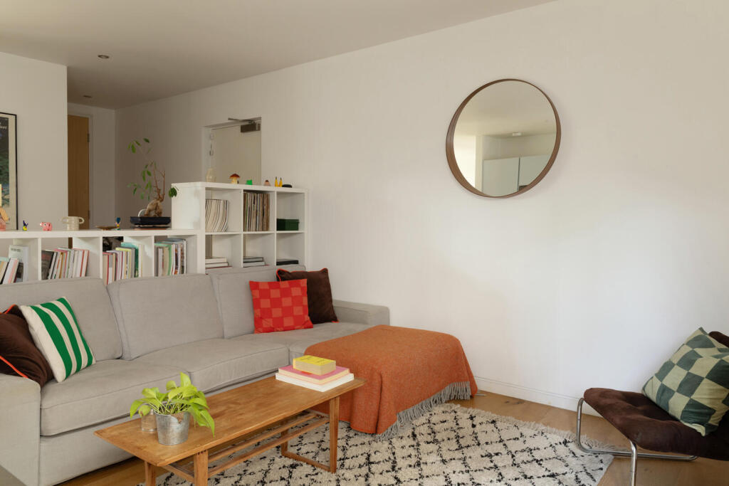 Apartment in London - View 5