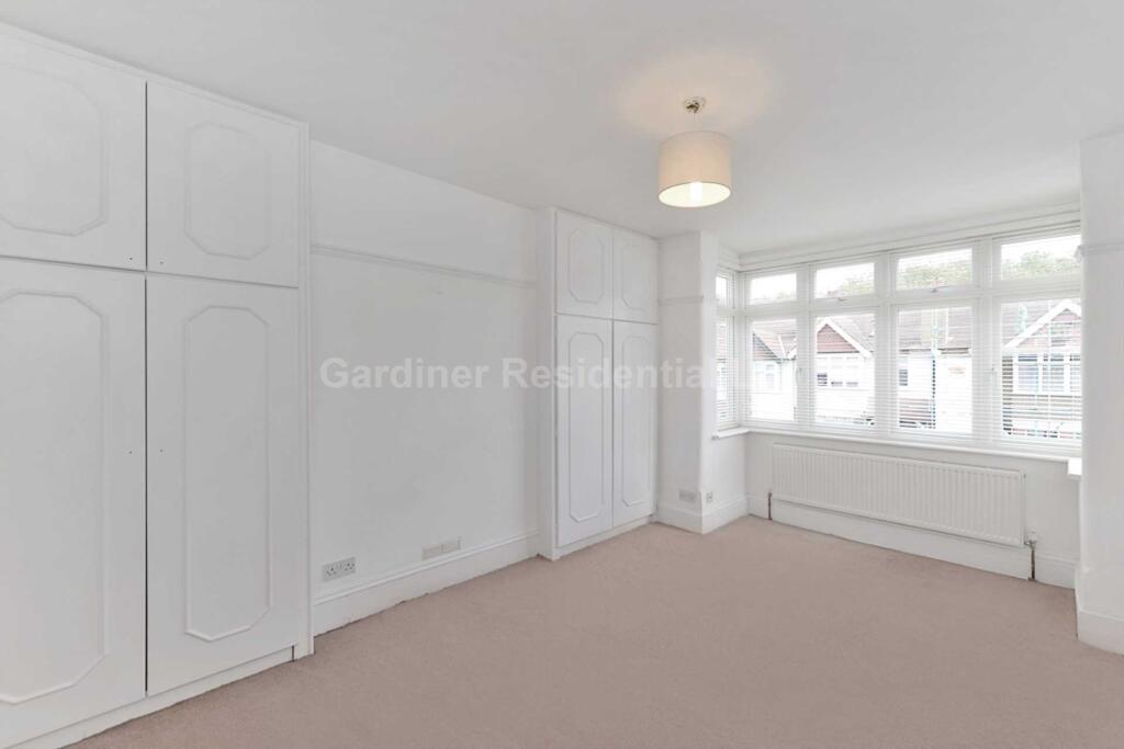 House in London, Perivale - More