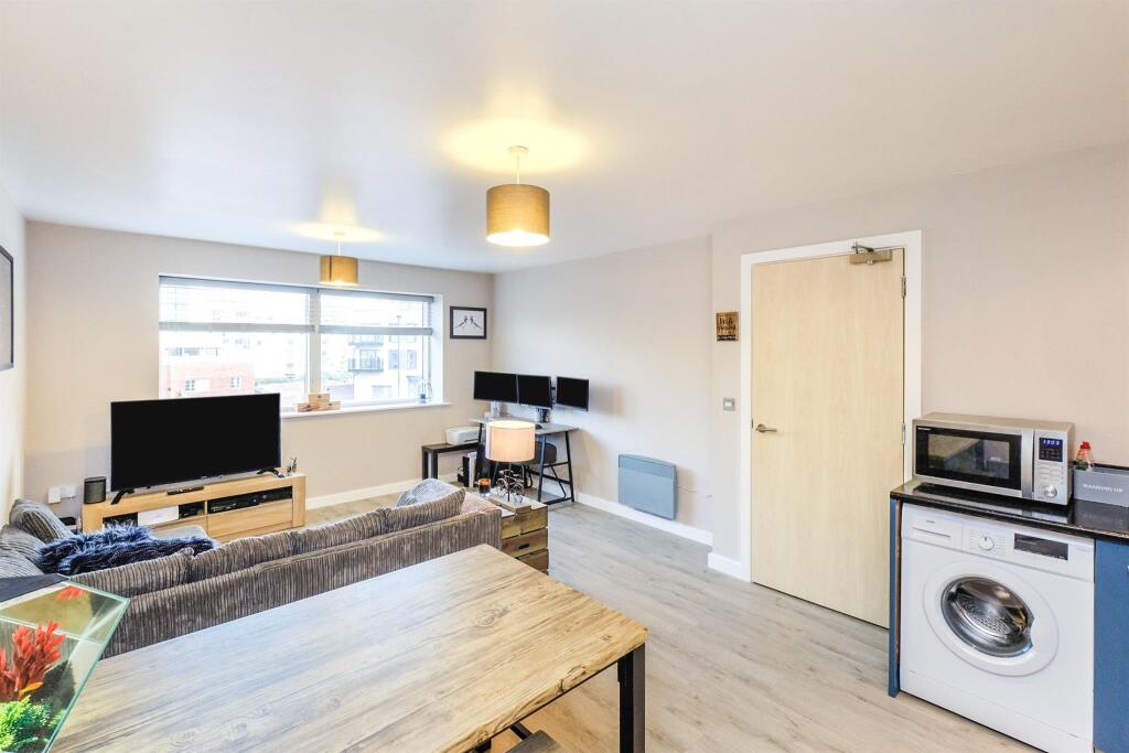 Apartment in Birmingham, West Midlands - View 4