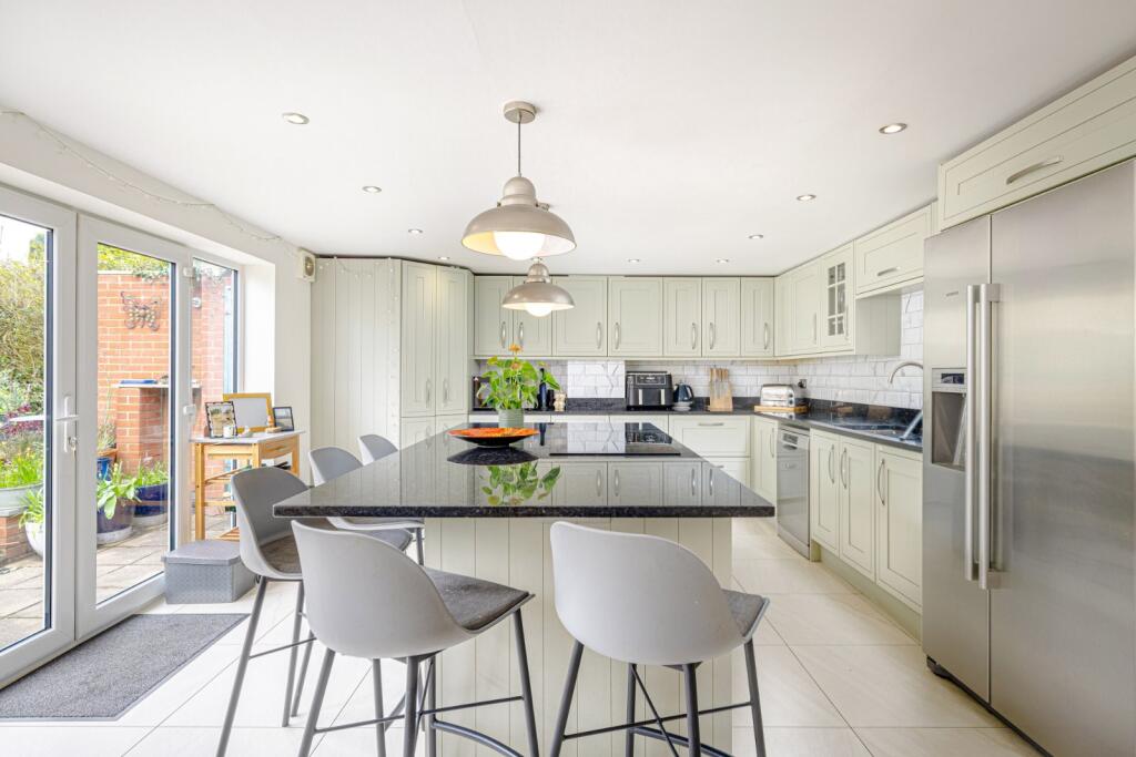 St. Johns Crescent, Stansted, Essex, CM24 photo 3