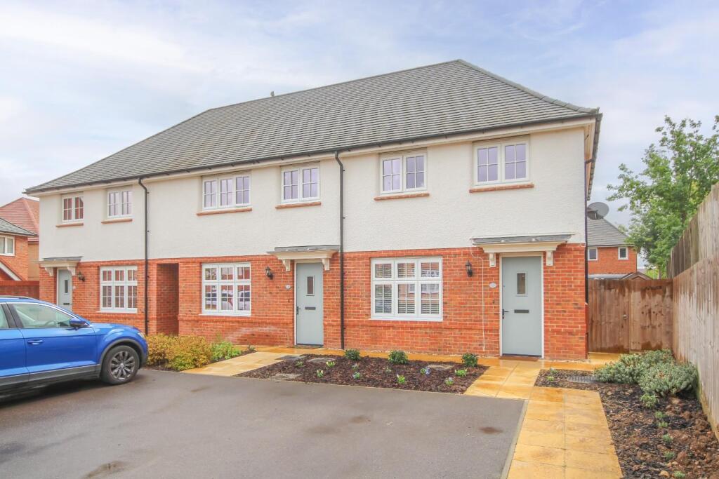 3-bed terraced on Shackleton Grove, Leighton Buzzard, £370,000