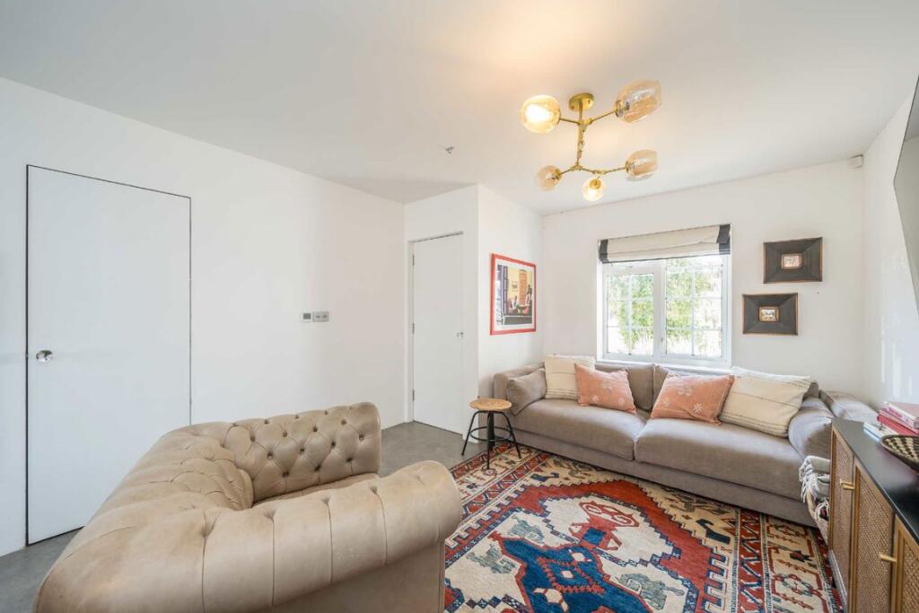 House in Sunbury-on-Thames, Kempton Park - View 4
