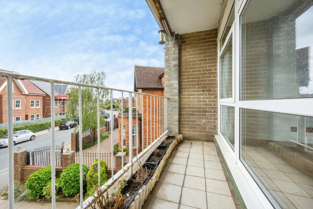 Apartment in Milton Keynes, Bedford - View 4