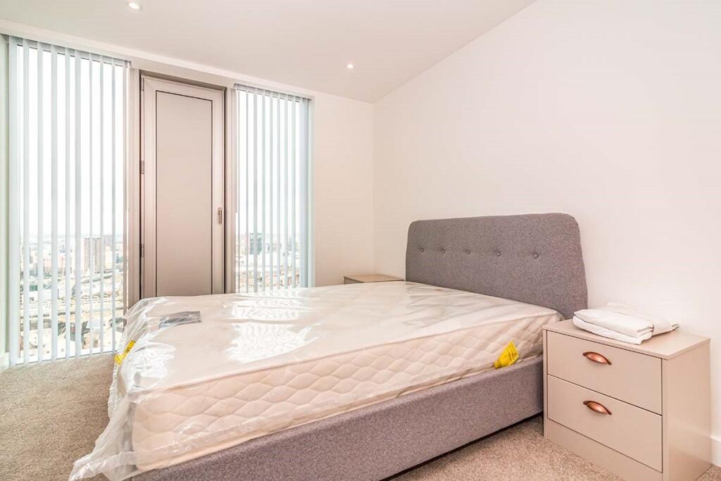 Apartment in Manchester, City Centre - View 4