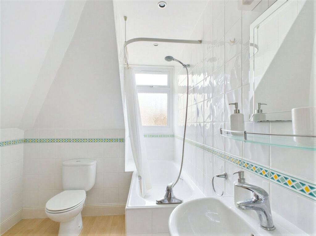 Apartment in Christchurch, Pokesdown, Bournemouth - View 5
