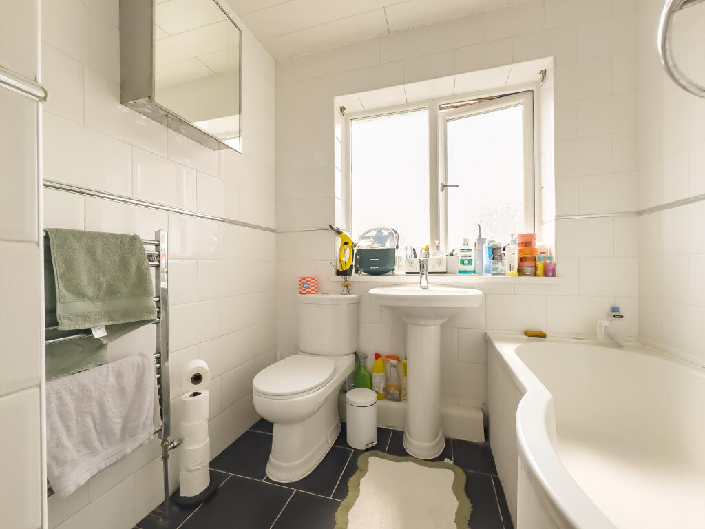 Apartment in North Tyneside, North East - View 6