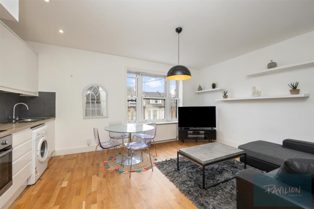 Apartment in Brighton, Round Hill - View 2