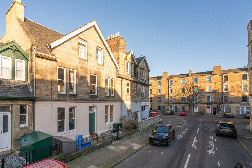 Main image of property: 31/4 Balfour Street, Edinburgh, EH6 5DQ
