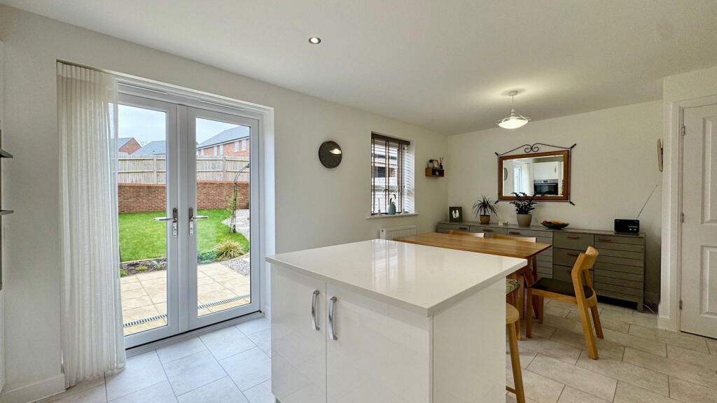 Battlement Crescent, Donnington, Newbury, RG14 3BF photo 3