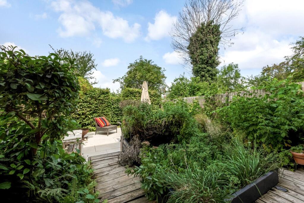 House in London - View 5