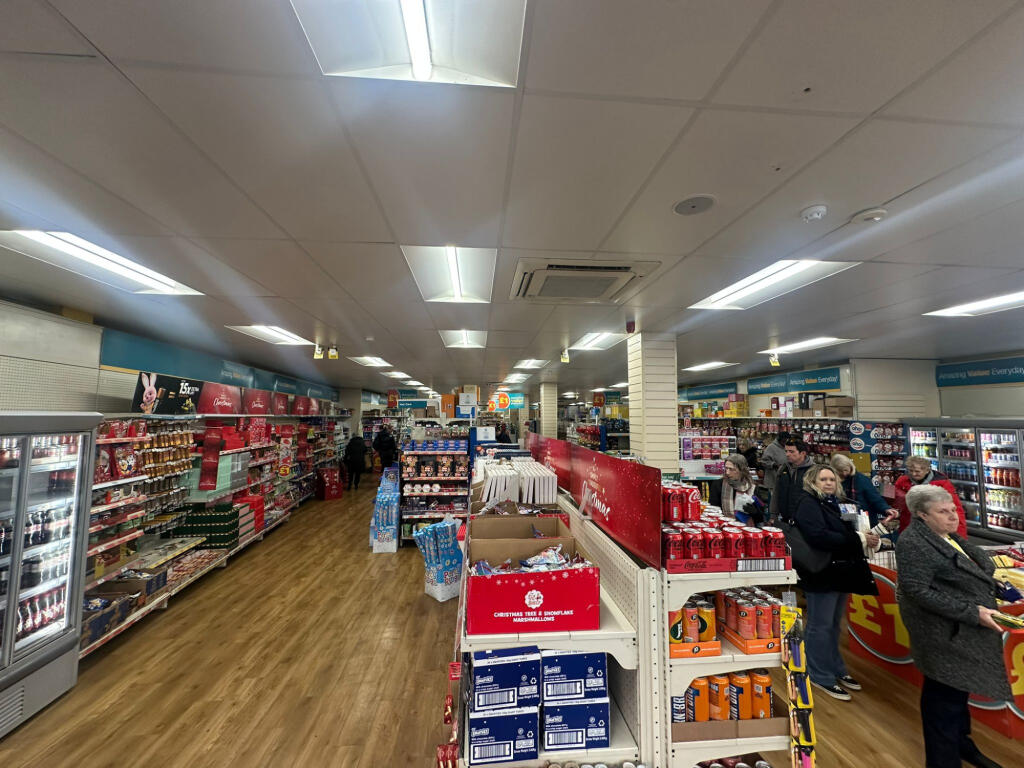 房产图片 7 - Poundland, 18-20 Middle Street, Yeovil, Somerset, BA20