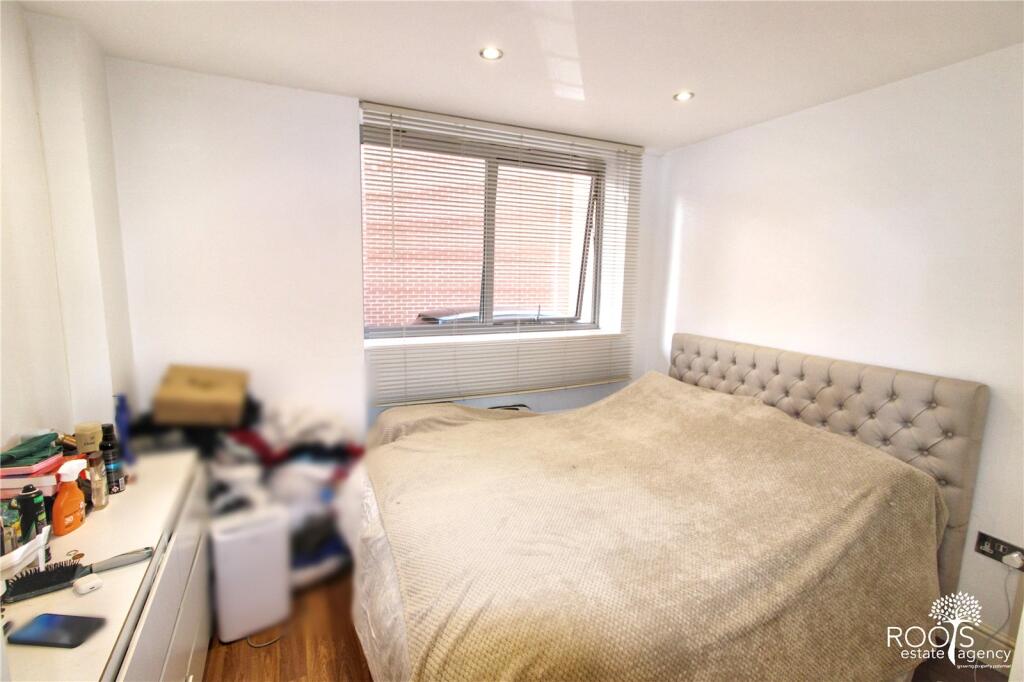 Apartment in Reading - View 4