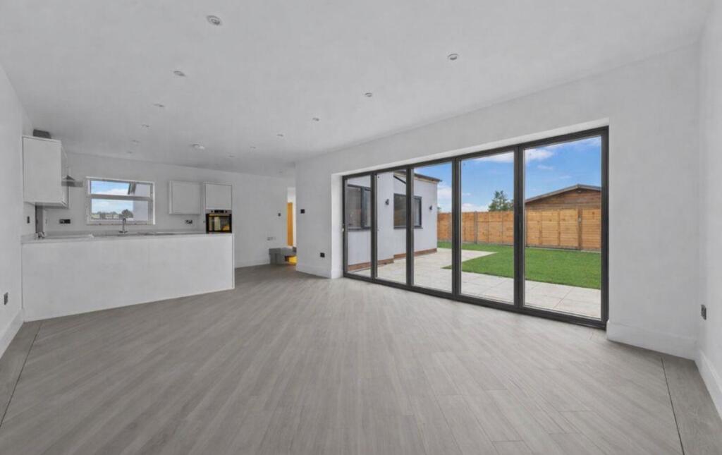 House in Northampton, West Northamptonshire - View 2