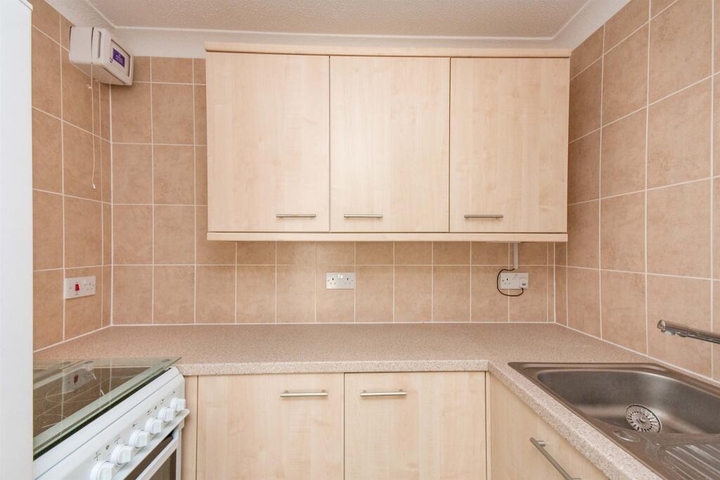 Apartment in Eastbourne, East Sussex - View 4
