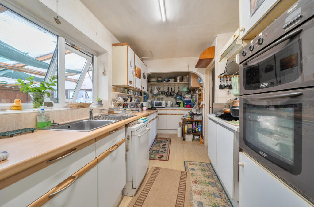 Stoke Road, Henlade, Taunton, Somerset, TA3 photo 3
