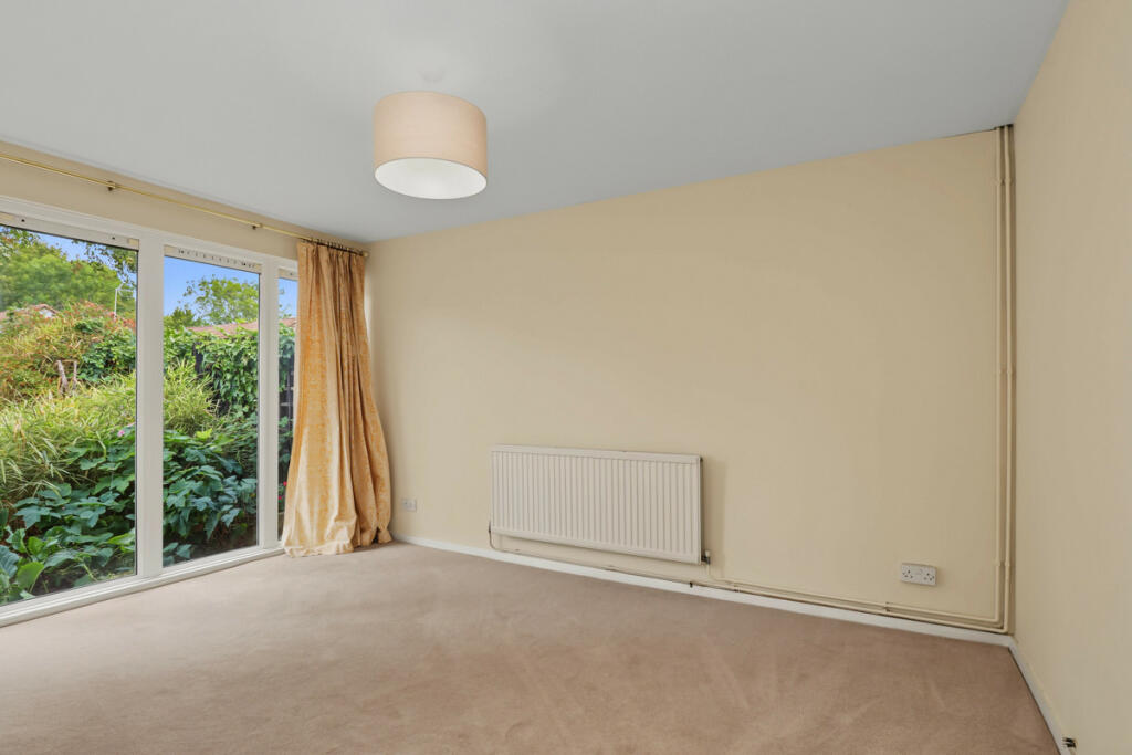 Hills Close, Great Linford, Milton Keynes photo 2