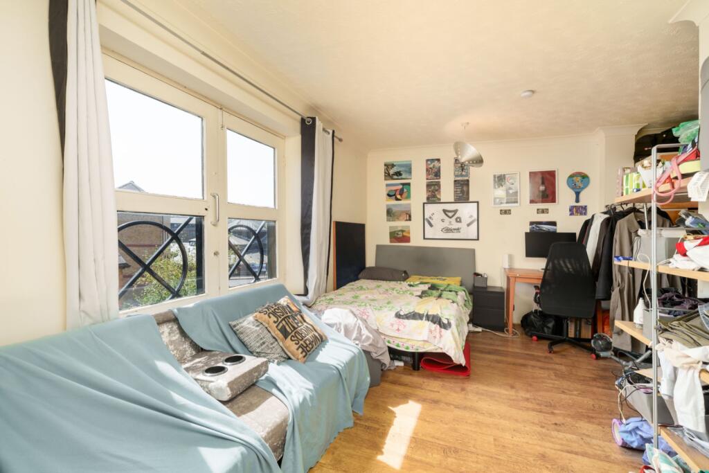 Apartment in London - More