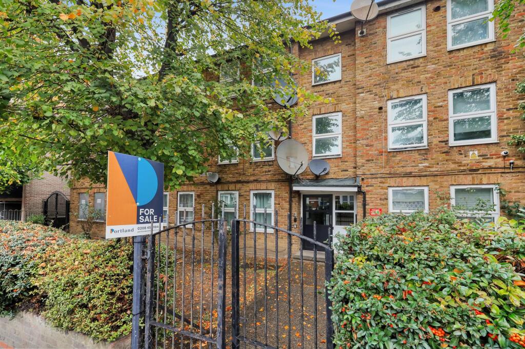 1-bed flat on Craven Park, London, NW10, £240,000