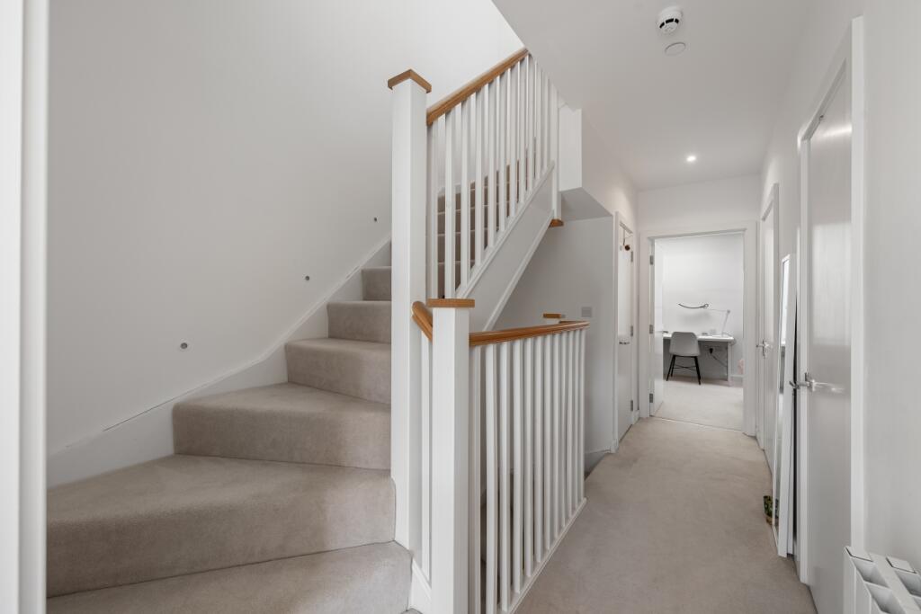 House in London - View 5