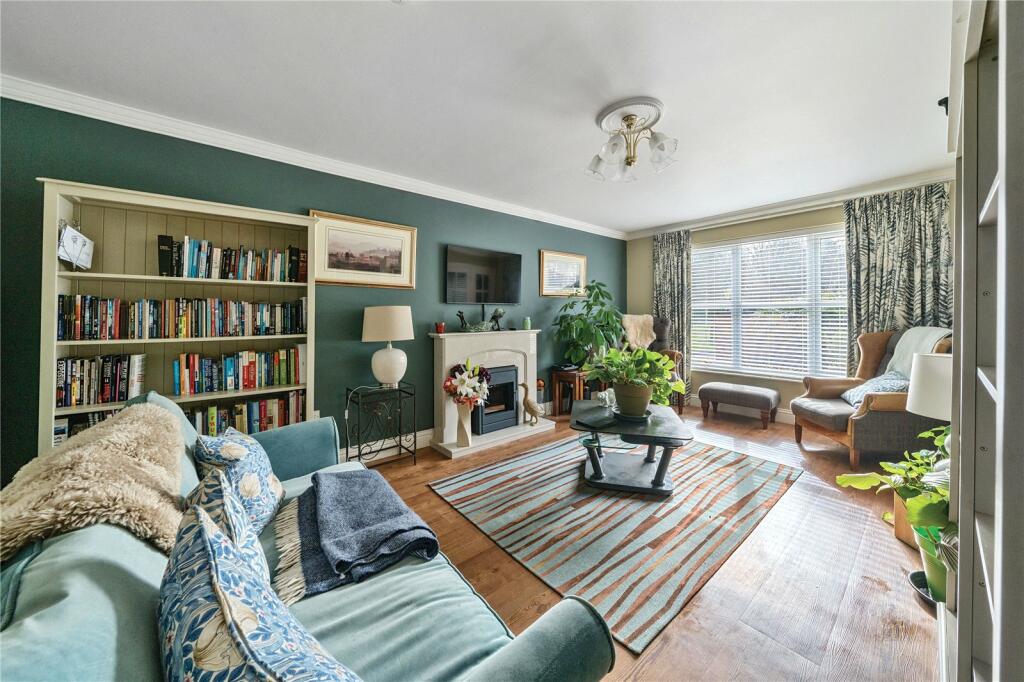 House in Surrey Heath, Mytchett - View 2