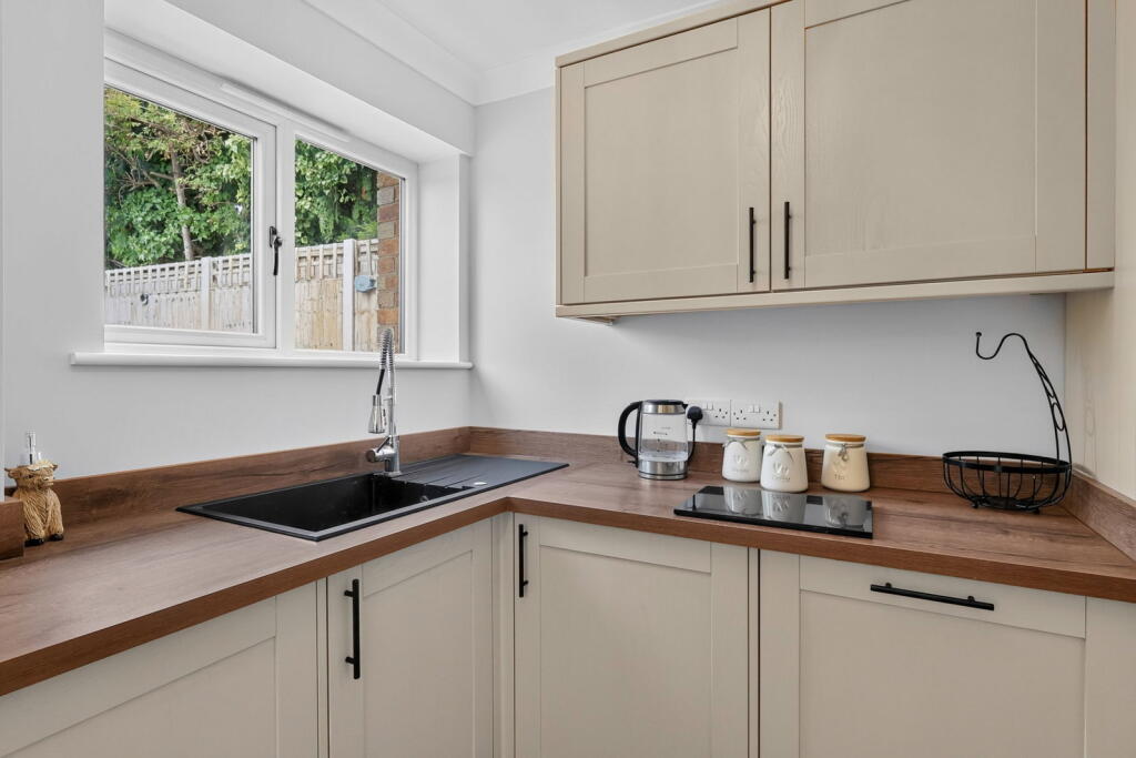 House in Southend-on-Sea - More