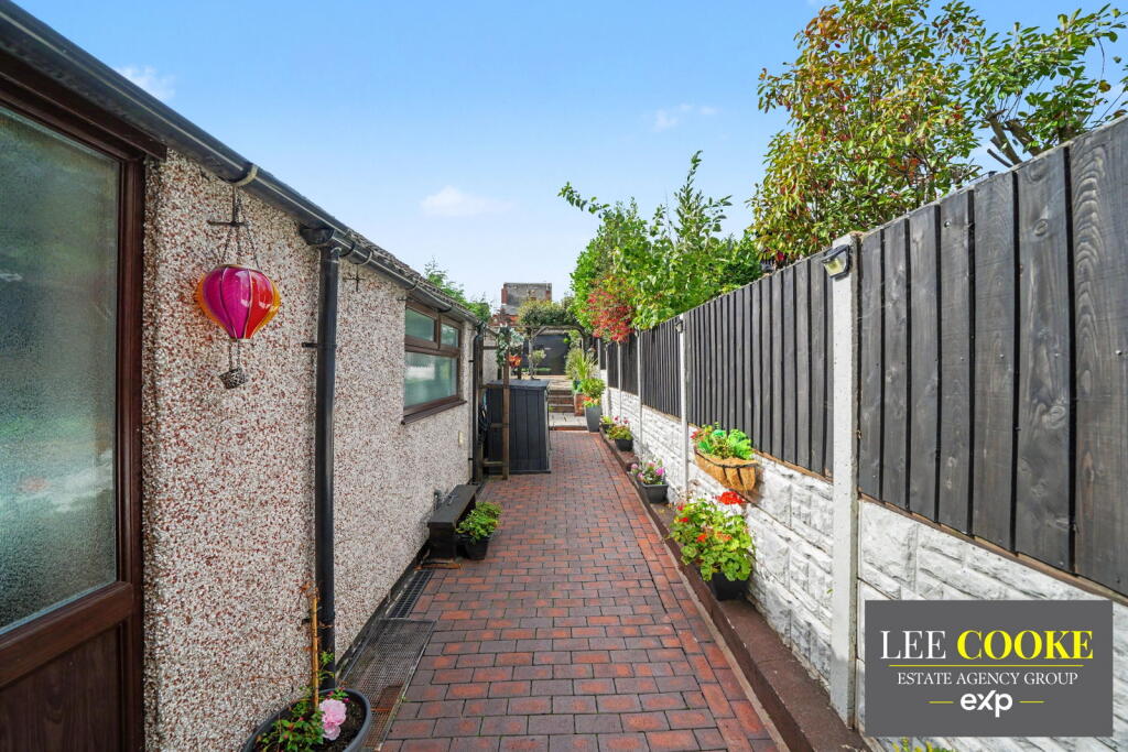 House in Wednesbury, Hobbs Hole - View 5