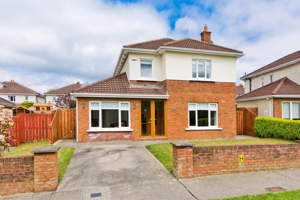 Main image of property: 6 Woodstown Walk, Knocklyon, Dublin 16, D16 YA39